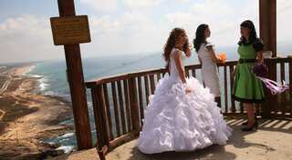 Lebanese women protest law encouraging rapist to marry their victim