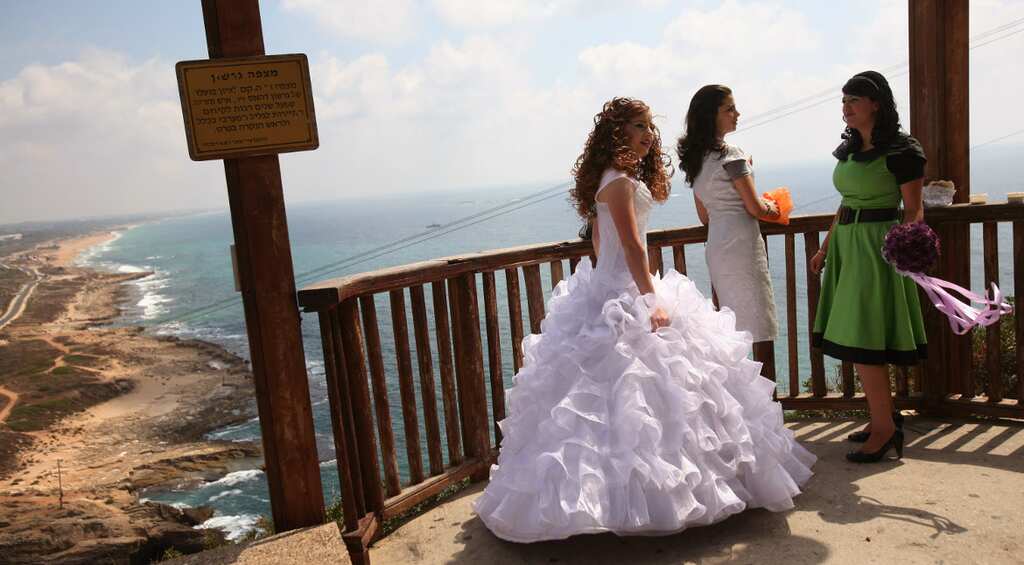 Lebanese women protest law encouraging rapist to marry their victim