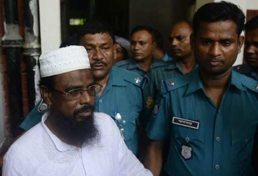 Five men plotting to free Islamist leaders from jail arrested Five men plotting to free Islamist leaders from jail arrested