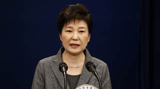 South Koreans protest on New Year's Eve, demand 'Park-free' 2017