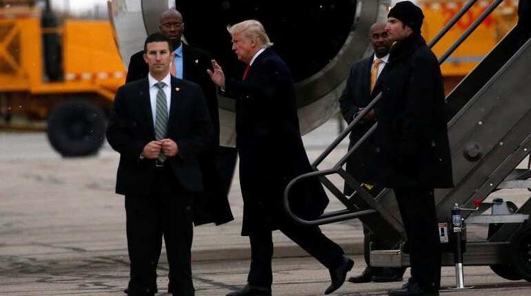 Trump gets only one intelligence briefing a week, far less than Obama Trump gets only one intelligence briefing a week, far less than Obama