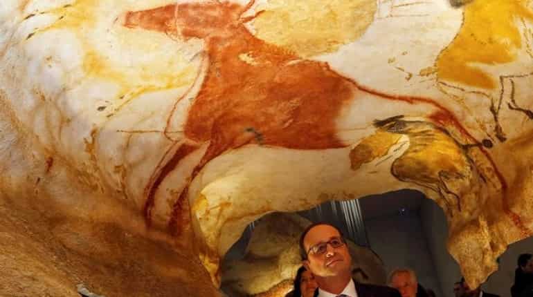 France's Hollande opens replica of Lascaux prehistoric art caves