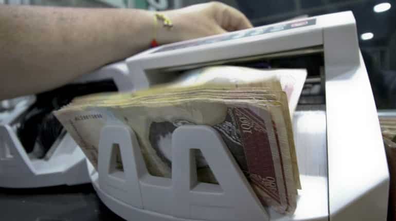 Venezuela's Maduro cancels 100 bolivar banknote from circulation overnight