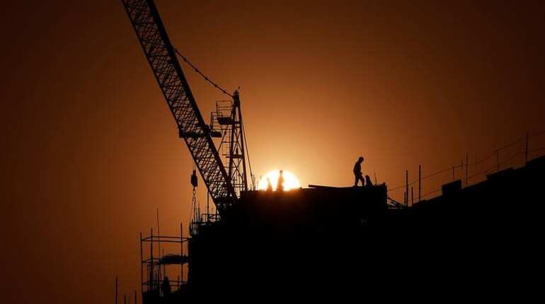 Demonetisation: Indian workers abandon building sites