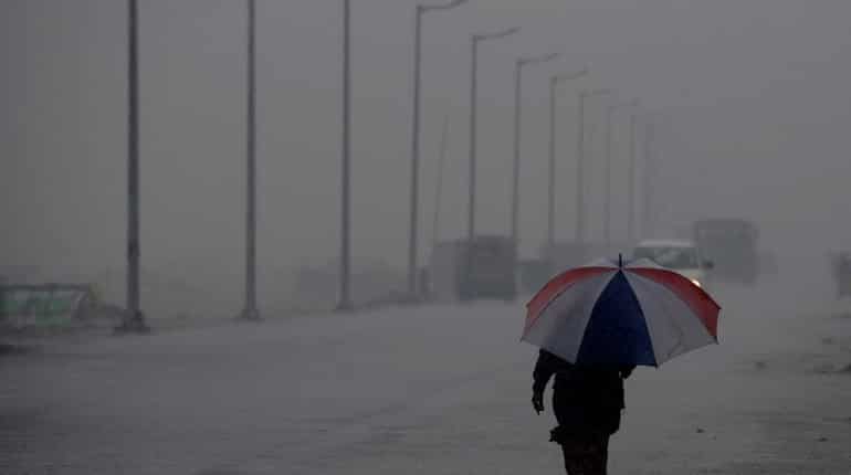 India: Met says Cyclone Vardah to not weaken much before landfall
