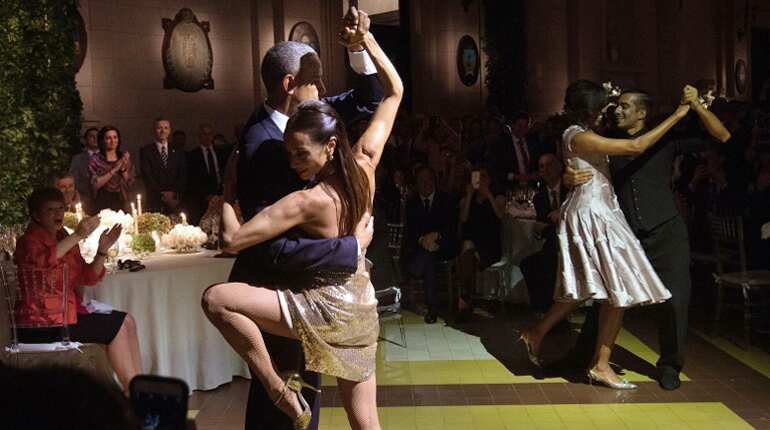 US President Barack Obama (L) and First Lady Michelle Obama (2nd R) dance tango with dancers during a state dinner in Buenos Aires.