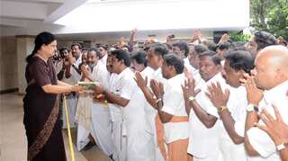 India: AIADMK backs Sasikala to succeed Jayalalithaa as general secretary