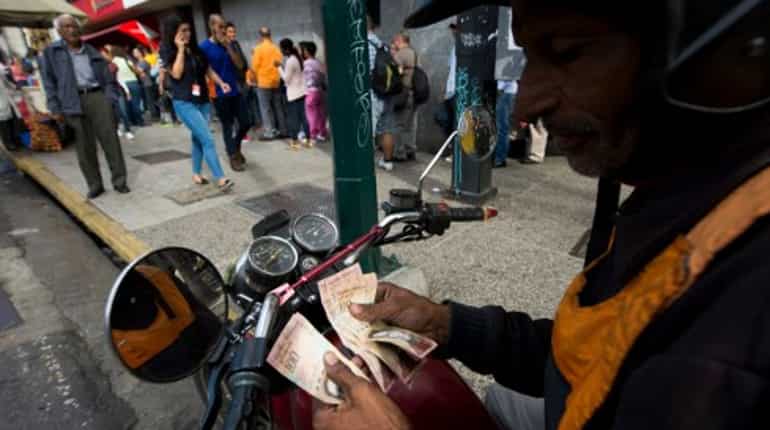 Cash chaos in Venezuela as replacement bills arrive late Cash chaos in Venezuela as replacement bills arrive late