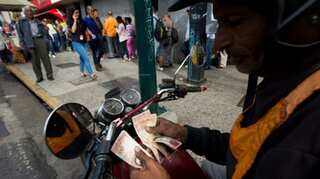 Cash chaos in Venezuela as replacement bills arrive late