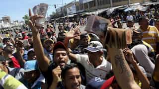 Venezuela: Cash crisis triggers protests; three deaths reported