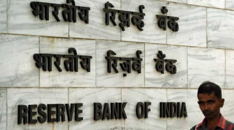 Demonetisation: Old notes worth more than Rs 5,000 can now be deposited only once till Dec 30