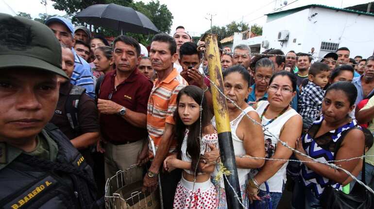 Venezuela reopens border crossing with Colombia