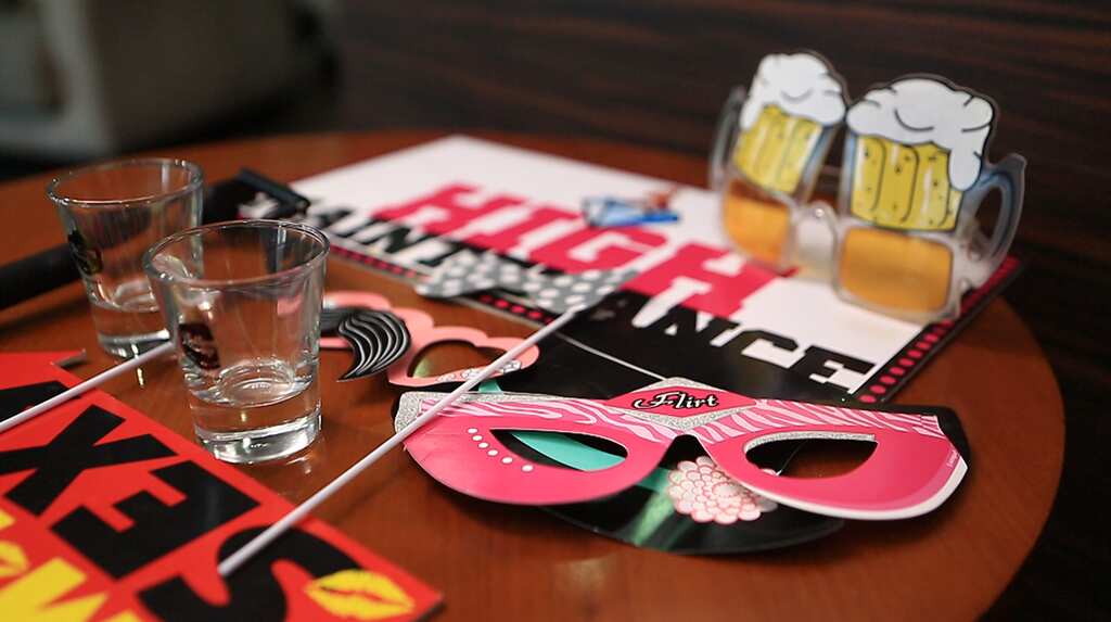 5 simple ways to tech up your house party this festive season