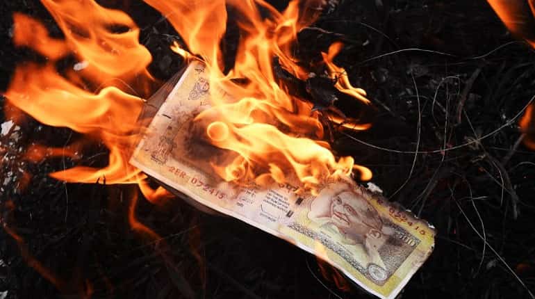 Demonetisation: Hindu seers, ascetics criticise Modi's move for cashless economy Demonetisation: Hindu seers, ascetics criticise Modi's move for cashless economy
