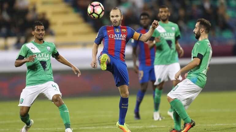 Iniesta keen to extend Barcelona contract