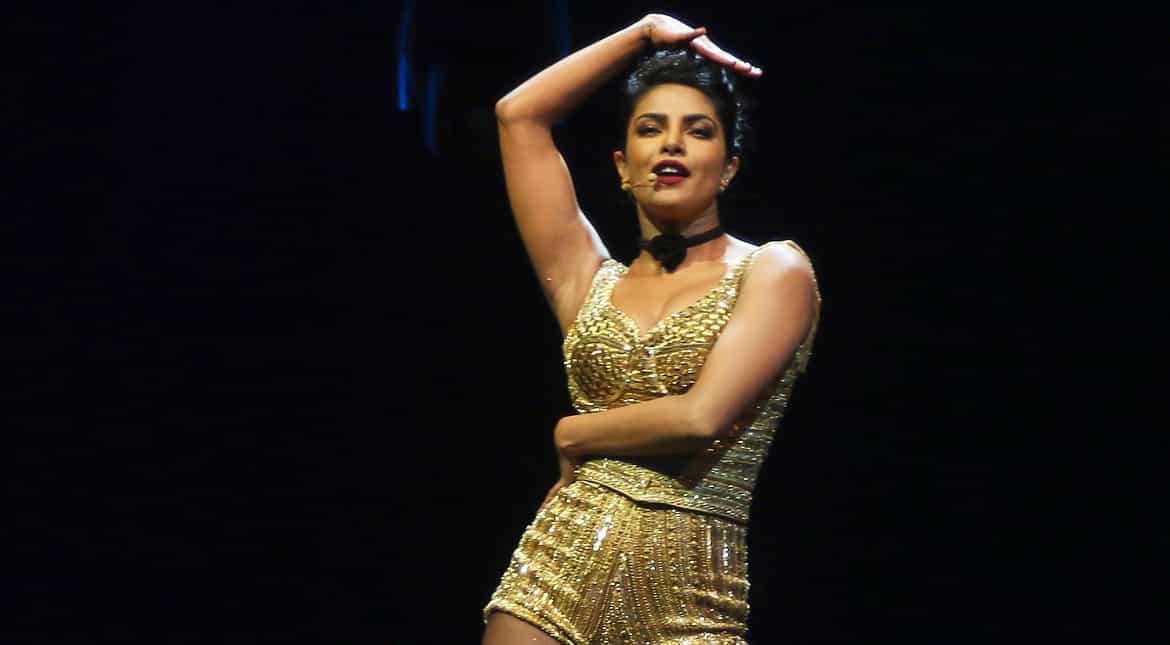 Priyanka, SRK and Big B wish all a happy New Year! Priyanka, SRK and Big B wish all a happy New Year!