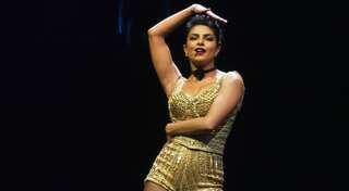 Priyanka, SRK and Big B wish all a happy New Year!