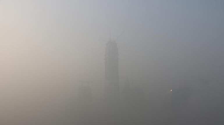 Heavy smog in China cancels hundreds of flights, shuts highways