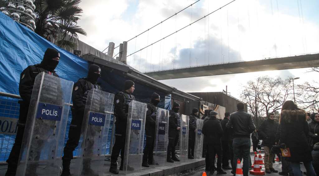 Manhunt continues for Istanbul nightclub attacker