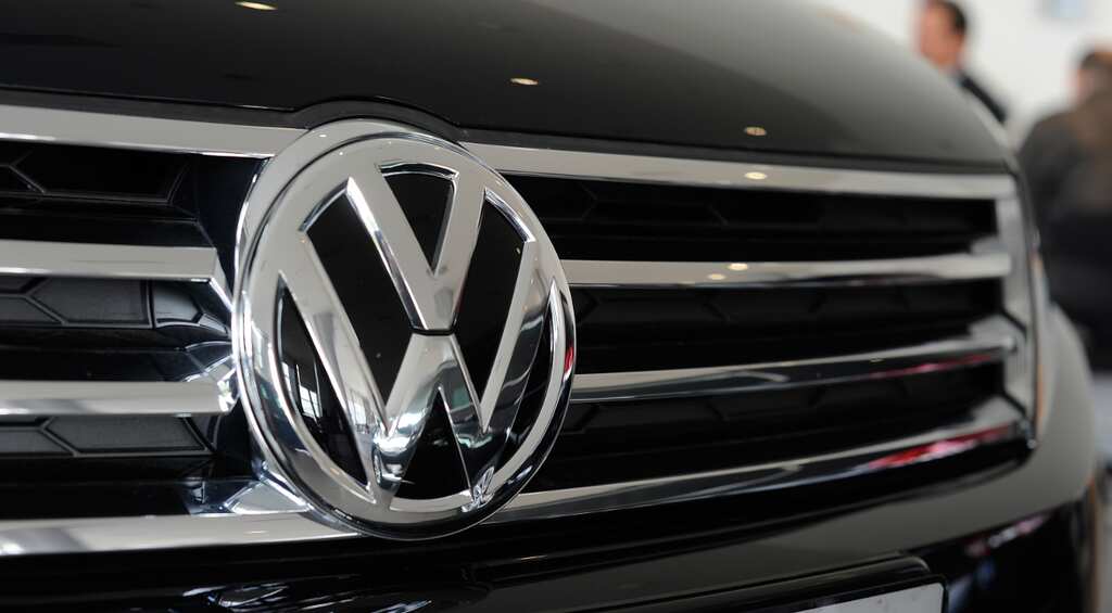 US charges Volkswagen exec with fraud over emissions scandal
