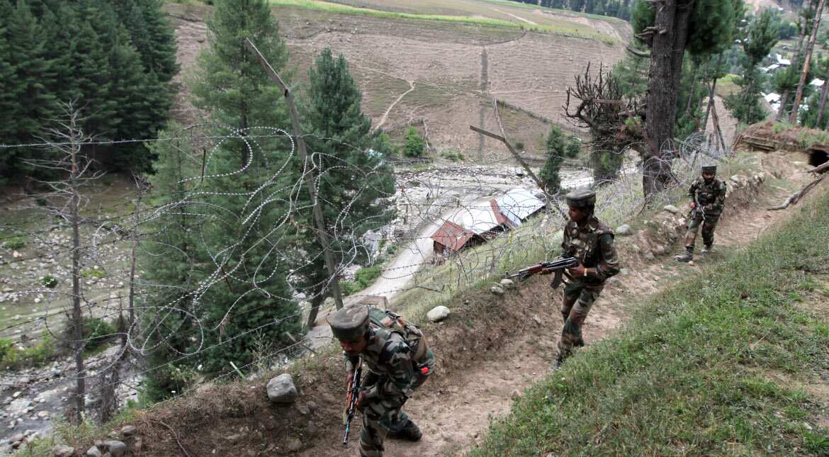 Pakistan hands over stray soldier to India in 'goodwill gesture' Pakistan hands over stray soldier to India in 'goodwill gesture'