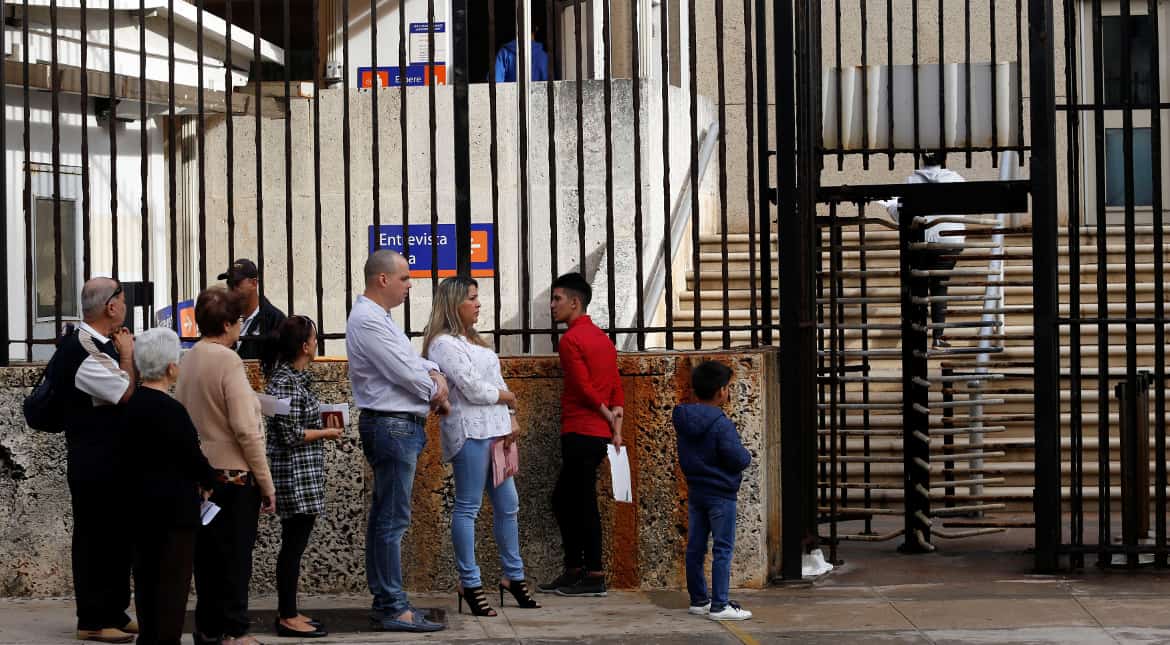 Hundreds of Cubans stranded after US repeals open door policy