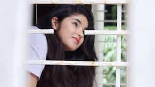 India: 'Dangal' actress Zaira Wasim apologises after getting trolled for meeting Jammu & Kashmir chief minister