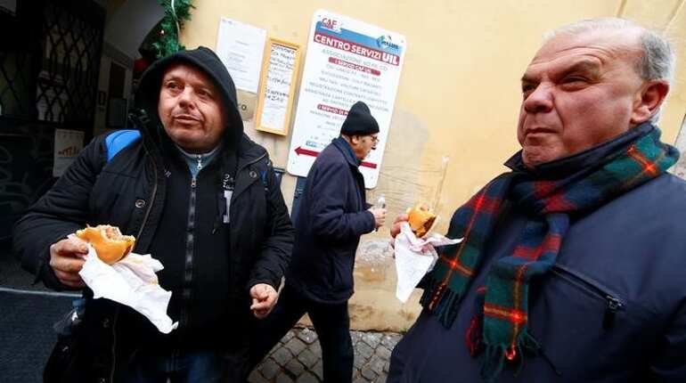 McDonald's donates cheeseburgers to Rome's poor