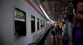 Heroic Bangladeshi man dies saving mother, daughter from approaching train