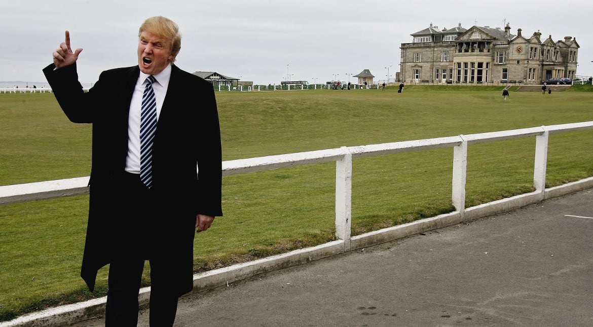 Trump suspends refugee arrivals to US