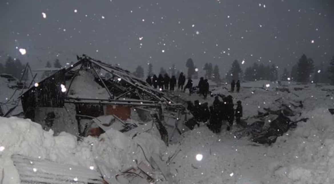 Kashmir: 5 soldiers trapped under snow rescued, says Indian Army Kashmir: 5 soldiers trapped under snow rescued, says Indian Army