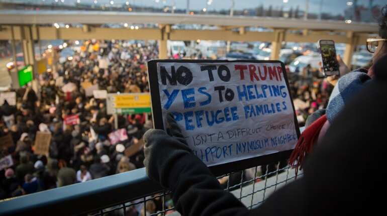 US Federal Court halts part of Trump's immigration ban, world leaders condemn restrictions