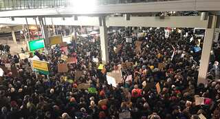 US immigration ban: Trump unfazed as protests increase across US