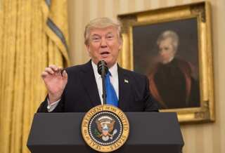 Trump calls refugee swap deal with Australia 'dumb'