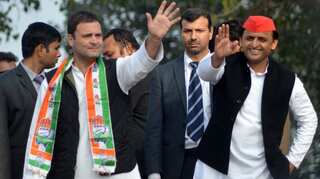 Akhilesh Yadav, Rahul Gandhi hold joint road show in Agra