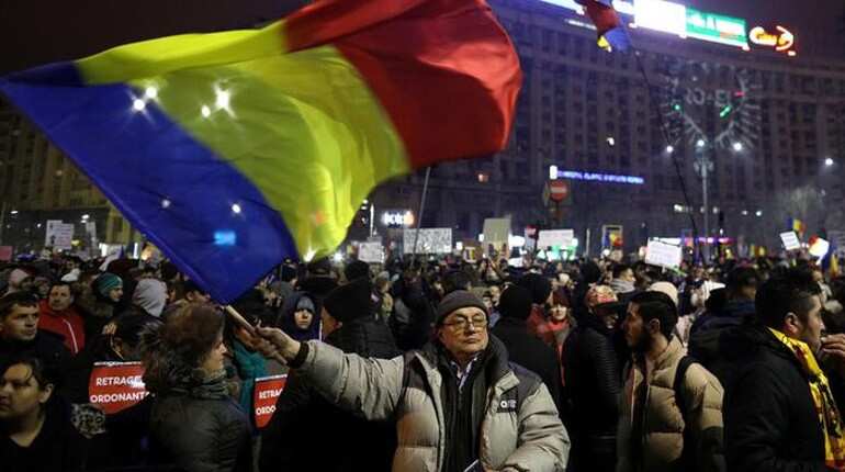 Romania protests rage on despite scrapping of corruption law