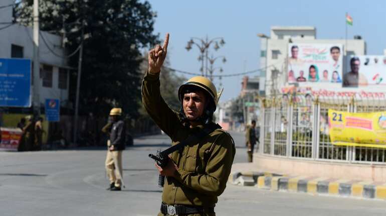India: Two Delhi police personnel injured in shootout near Nehru Place India: Two Delhi police personnel injured in shootout near Nehru Place