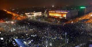 Romanian govt urges calm after graft decree climbdown as protests intensify