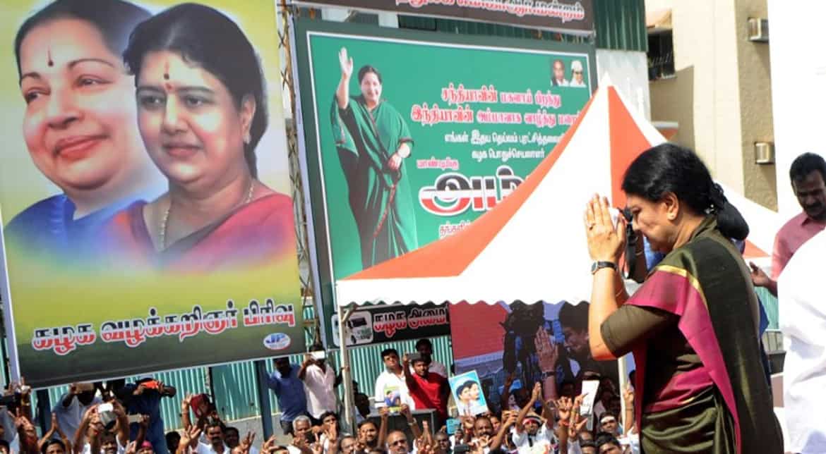 Sasikala vs Panneerselvam: Tamil Nadu Governor reportedly weighing options before taking decision Sasikala vs Panneerselvam: Tamil Nadu Governor reportedly weighing options before taking decision