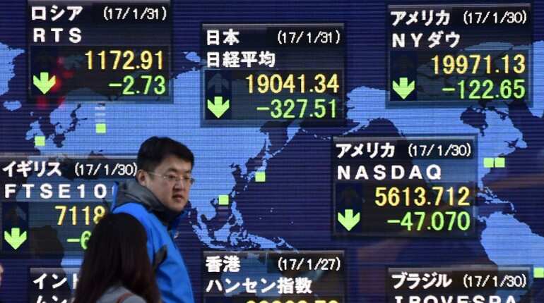 Asian shares scale 1-1/2-year peak on China trade, Trump's tax cut talk