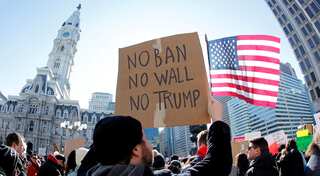 Protests in US against crackdown by immigration enforcement officers