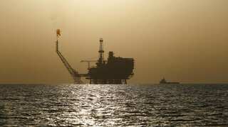 Oil dips on well supplied markets despite tighter Iran sanctions