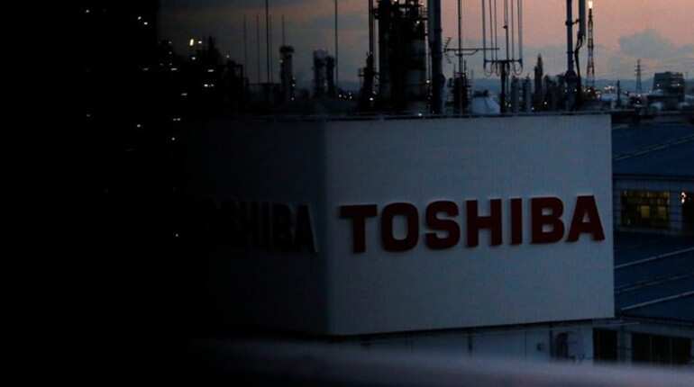 Toshiba stocks nosedive after it delays release of financial results