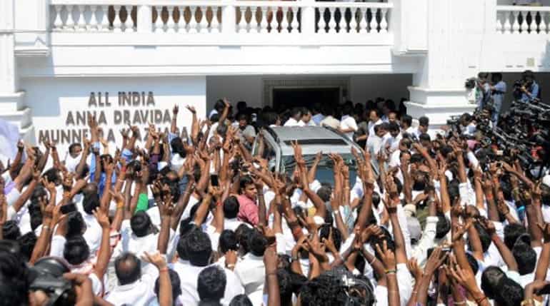 India: E Palanisamy to be sworn-in as Tamil Nadu chief minister, will seek vote of confidence in 15 days India: E Palanisamy to be sworn-in as Tamil Nadu chief minister, will seek vote of confidence in 15 days