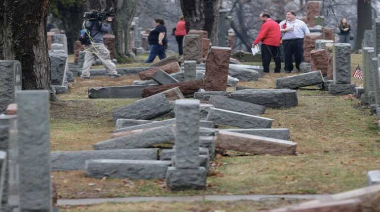 Muslim Americans raise over $91,000 for vandalised Jewish cemetery in Missouri Muslim Americans raise over $91,000 for vandalised Jewish cemetery in Missouri