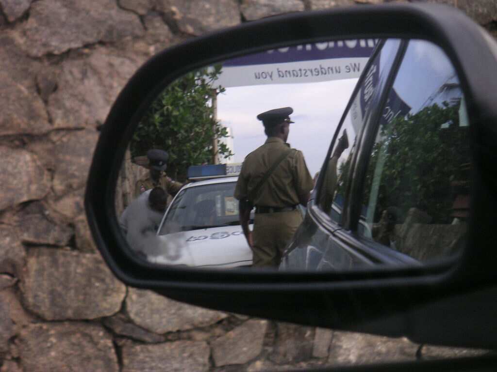 Gunmen attack prison bus to leave 5 inmates, two guards dead Gunmen attack prison bus to leave 5 inmates, two guards dead