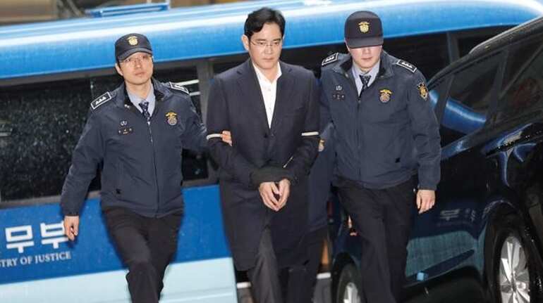 Samsung chief Lee to be charged with bribery, embezzlement: South Korean prosecutor