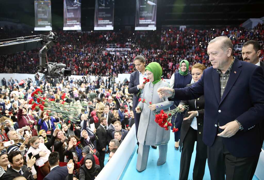 Erdogan says Germany continuing 'Nazi practices' after it bans 'Yes' rallies