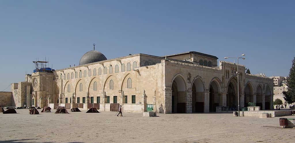 Israeli parliament gives initial nod to silence mosques
