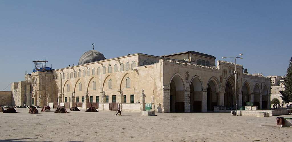 Israeli parliament gives initial nod to silence mosques